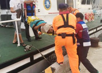 CÔNG NHÂN ĐÁNH CÁ NGƯỜI VIỆT BỊ THƯƠNG NGHIÊM TRỌNG SAU KHI TÉ XUỐNG BỜ ĐÊ