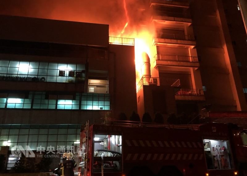 桃園平鎮工廠大火 兩移工j五消防員死亡